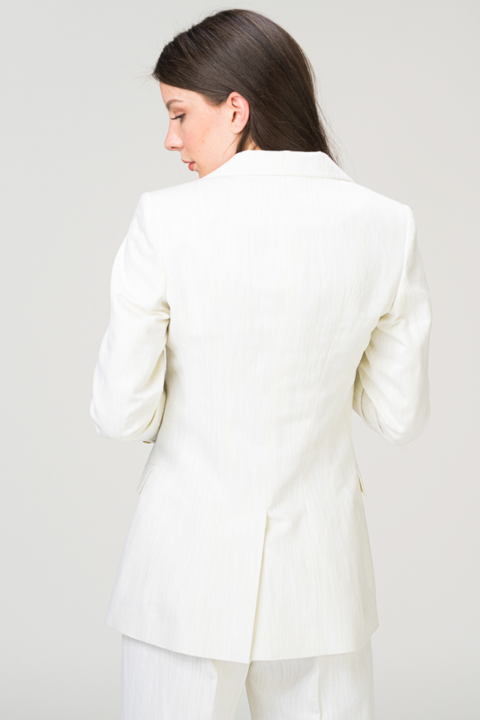 Bijeli ženski sako u kombinaciji pamuka i lana