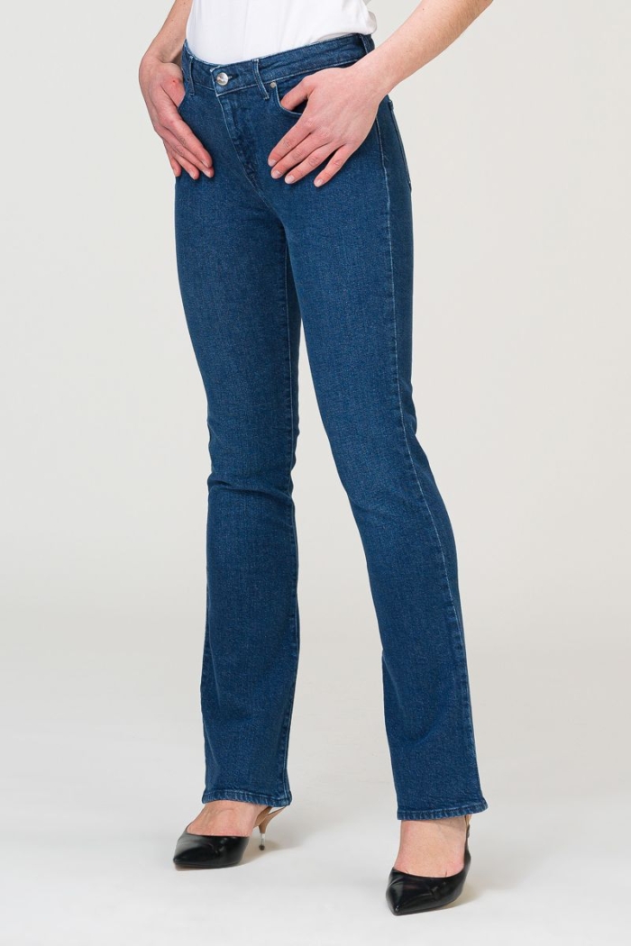 Ženske jeans hlače za puniji stas - Wrangler