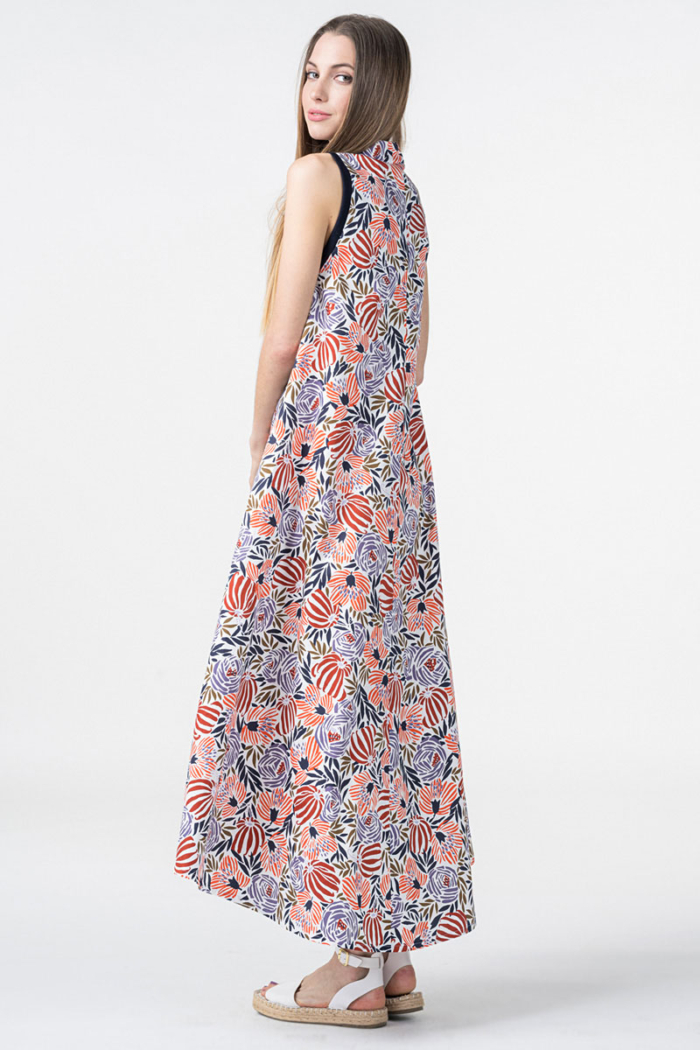 Long dress with a floral pattern