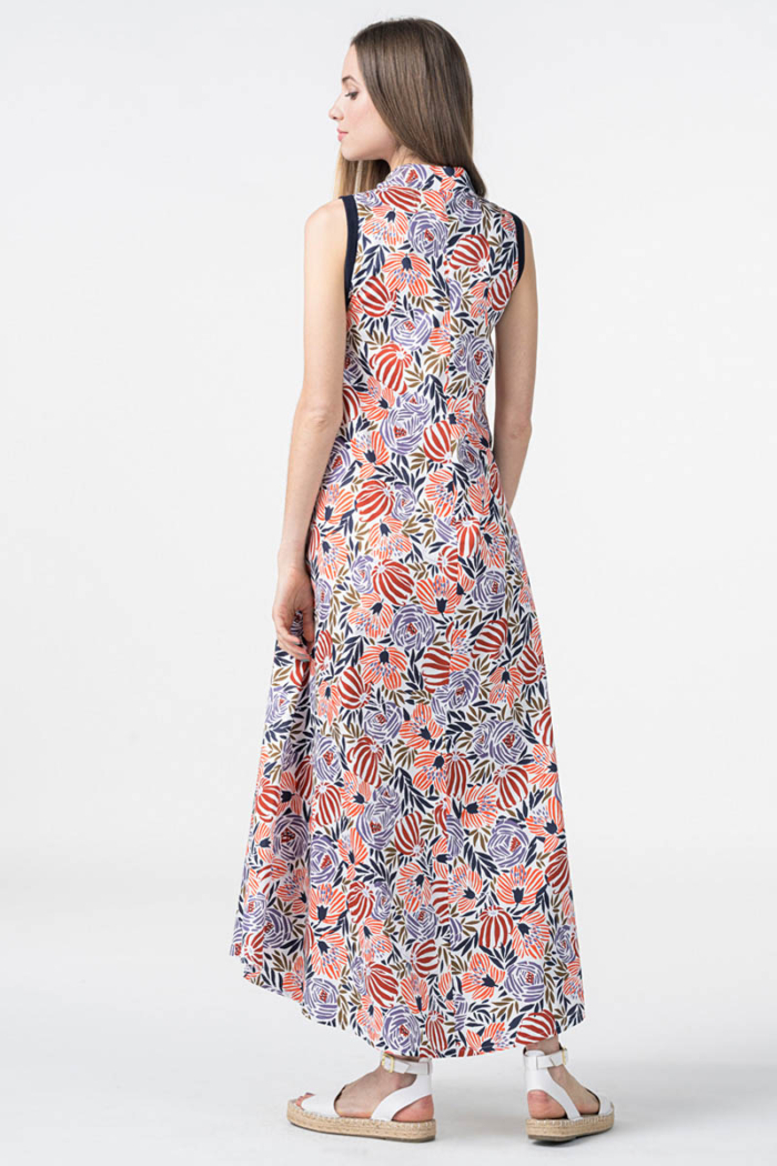 Long dress with a floral pattern